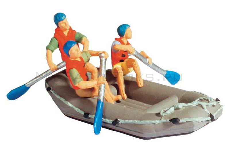 Надувная лодка с фигурками людей