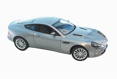 Масштабная модель Kyosho  «Aston Martin V12 Vanquish 007»